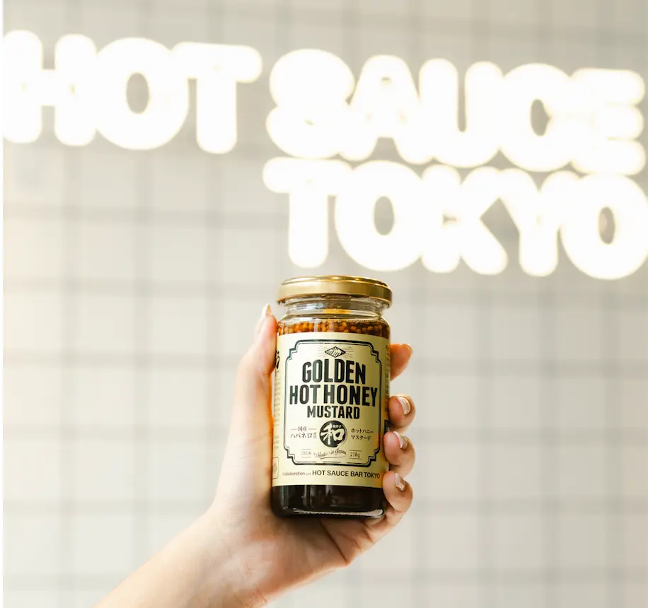 GOLDEN MUSTARDとHot Sauce Bar Tokyoが贈る、日本発「ホットハニー」の新提案。“甘辛”マスタードが切り拓く新しい食文化